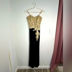 Elegant Black & Gold Lace Formal Gown